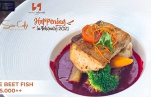 Olahan ikan gindara panggang yang disajikan dengan sayuran, kentang, dan saus beetroot. Foto: dok. Swiss-Belhotel Jambi