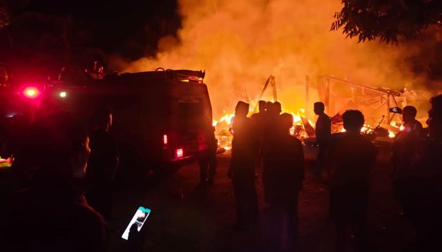 Korsleting Listrik, 2 Rumah dan 10 Motor Hangus Terbakar di Kampung Baru