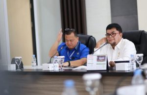 Wakil Ketua Komisi III DPRD Provinsi Jambi Ivan Wirata (Kanan), Anggota Komisi III DPRD A Fauzi Ansori (Kiri) RDP dengan Biro Unit Kerja Pengadaan Barang dan Jasa (UKPBJ) Provinsi Jambi. Foto. Ist