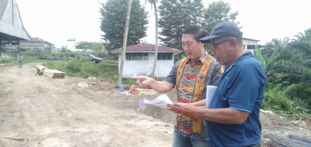 Anggota Komisi IV DPRD Provinsi Jambi, Budi Yako melakukan Sidak ke lokasi rencana pembangunan SMAN 12 Kota Jambi. Foto: ist
