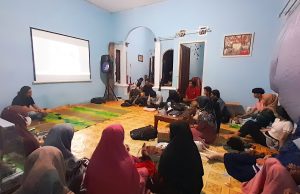 Suasana Nobar Film Silat Tani di Sekretariat Beranda Peremuan Jambi. Foto: Hp