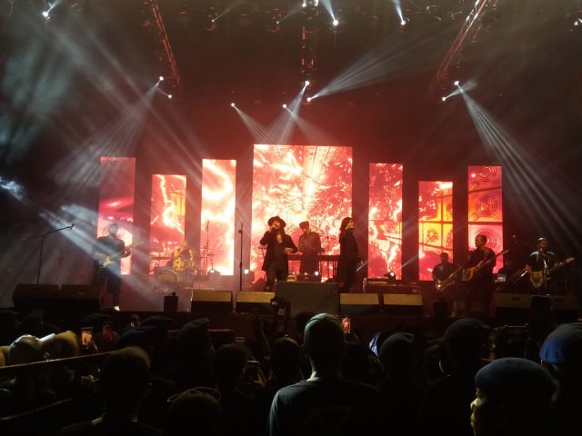 Band Dewa 19 tampil di atas panggung di Jambi, Virzha dan Ello. Foto: Wahyu Jati