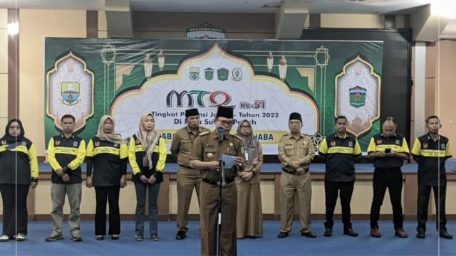 Dalam arahannya, Wako Ahmadi berpesan kepada seluruh kontingen Kota Sungai Penuh agar bisa berjuang semaksimal mungkin. Foto: Ist