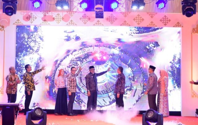 Dalam kesempatan itu, Walikota Jambi, Sy Fasha tidak menyiakan kesempatan untuk mempromosikan beragam tempat wisata yang harus didatangi saat berada di Kota Jambi. Seperti Candi Muaro Jambi, Kawasan Wisata Danau Sipin, dan kawasan Jambi Kota Seberang. Foto: Ist