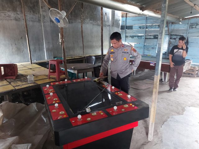 Lokasi yang diduga dijadikan tempat perjudian saat digerebek polisi pada Selasa, 3 Januari 2023 di Kota Jambi.