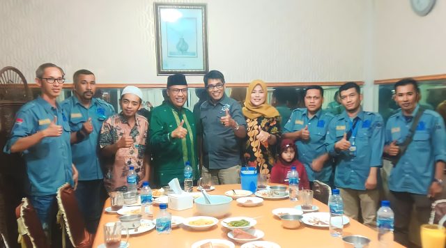 1688837659503 Ketua Umum DPP PJS didampingi Pengurus DPC PJS Bukittinggi saat berfoto bersama Wakil Walikota Bukittinggi, Sabtu (08/07/2023). Foto: PJS