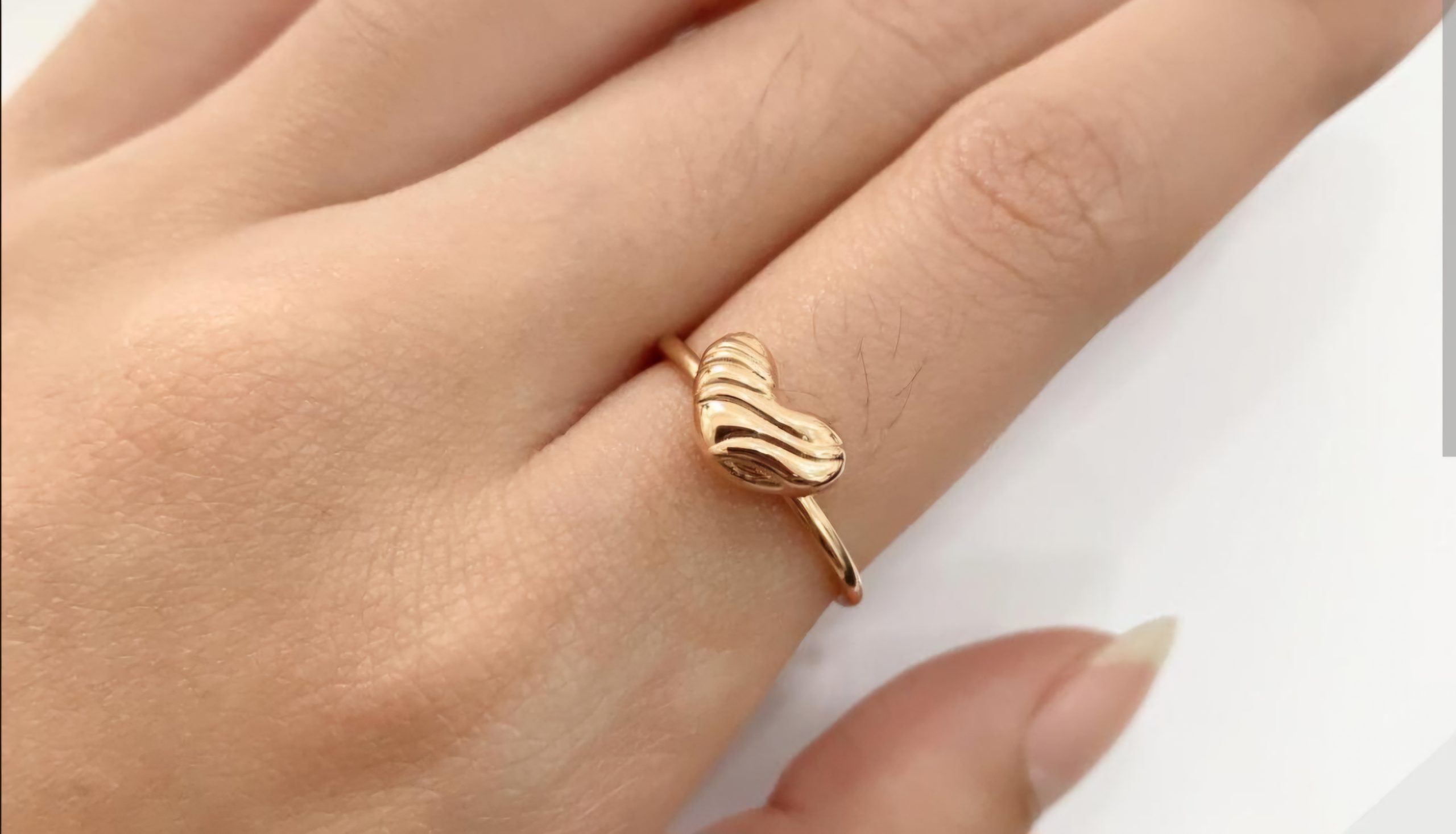 5 Rekomendasi Cincin Emas Wanita Terbaik, Sempurna untuk Berbagai Acara ...