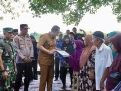 Salurkan Bantuan Keramba-Jaringan Listrik, Bupati M Syukur Ingin Warga SAD Berkembang